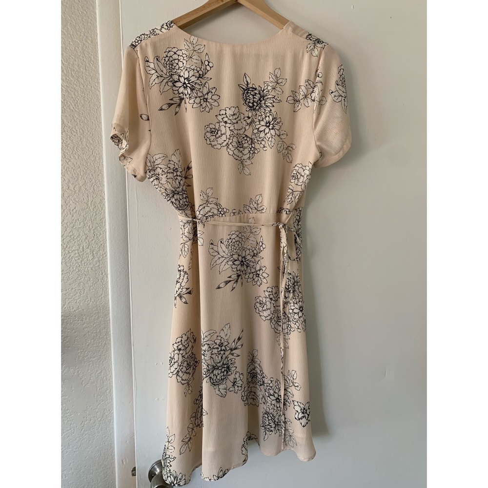 Soft pink wrap dress with black and white florals - Picture 2 of 3